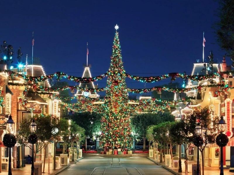Disneyland Decorate for Christmas