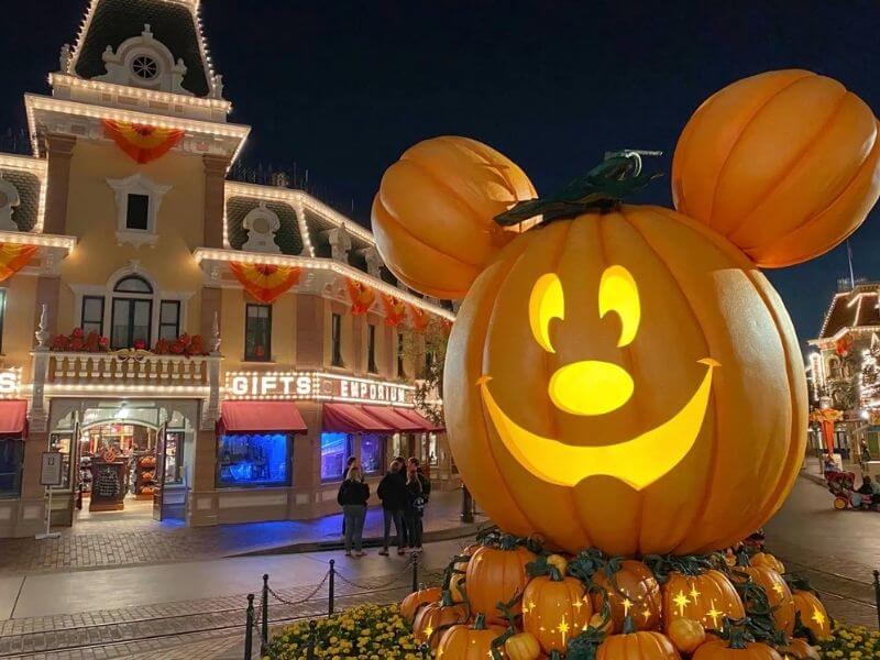 Halloween start at Disneyland